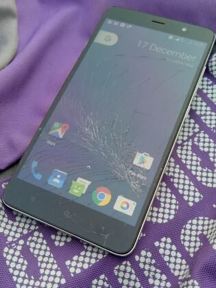 Xiaomi Redmi Tandaan 3 Broken Display Glass Sudarshan R