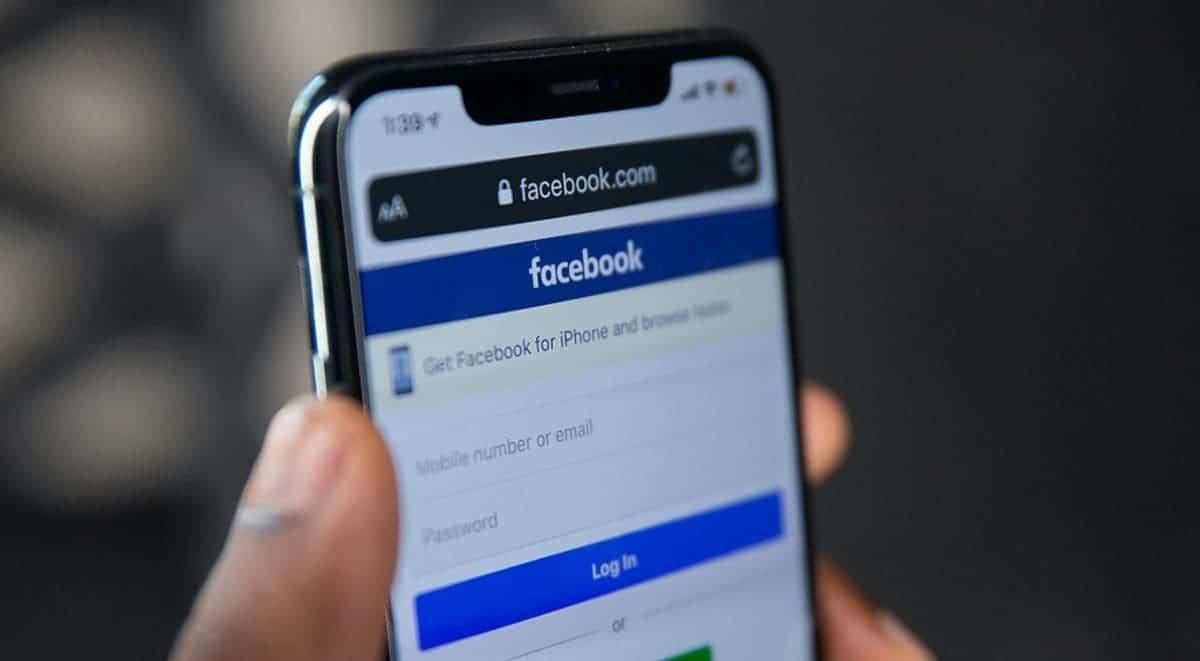 Facebook подает в суд на украинца