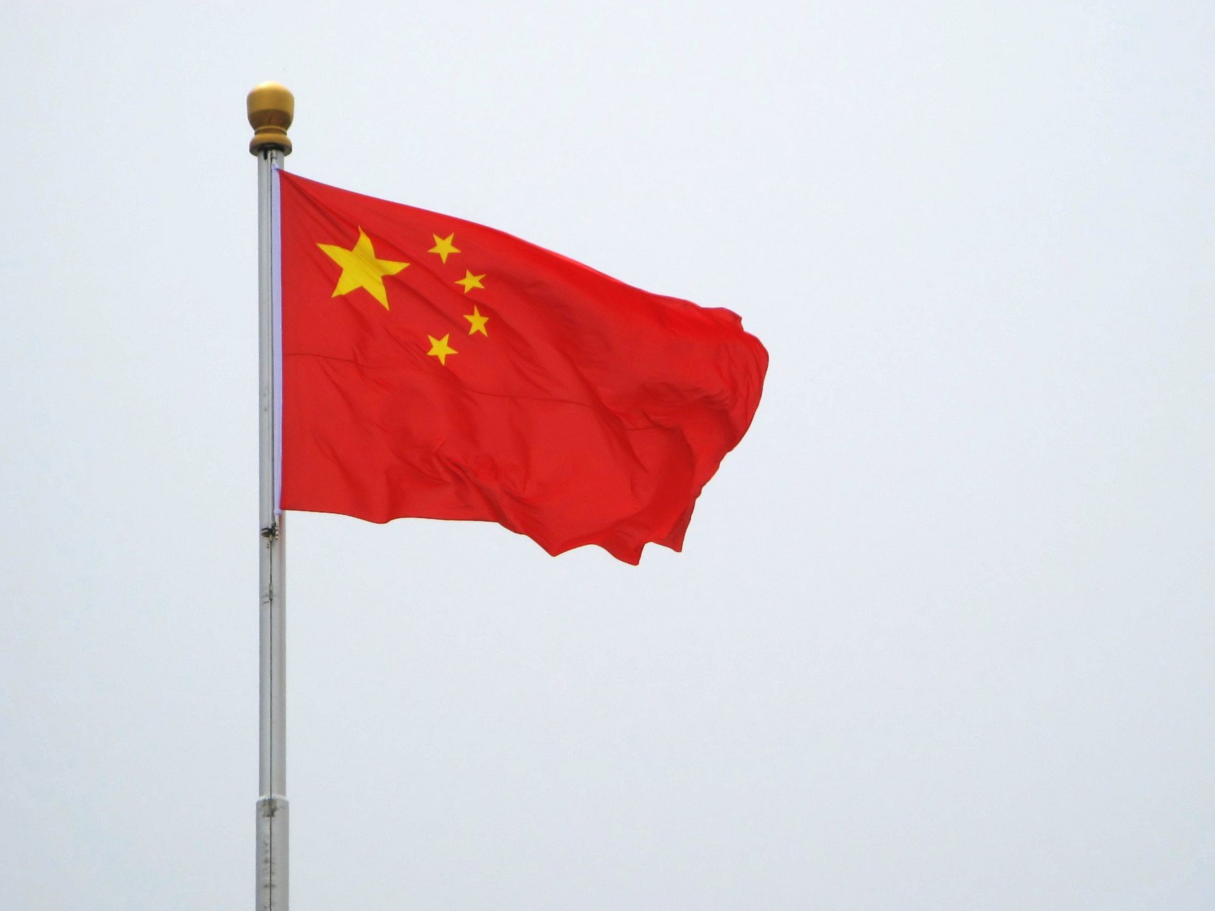 Китай запрещает более 100 приложений