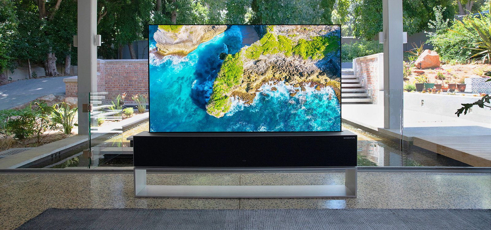 LG Signature OLED TV R