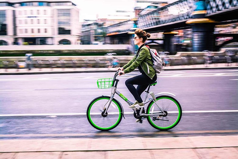 bicicleta sense moll compartint ciutat 3