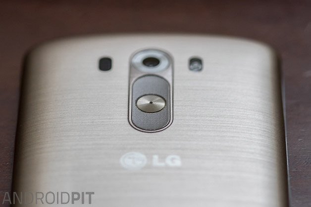 LG G3 hænder på bagsiden