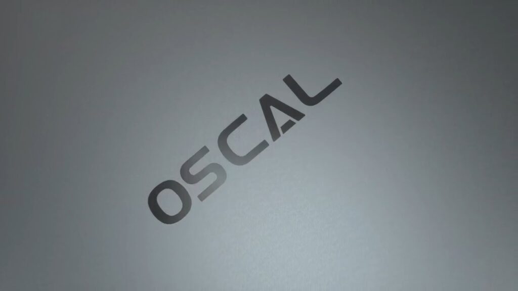 Планшет OSCAL Pad 15 - бренд на задней крышке