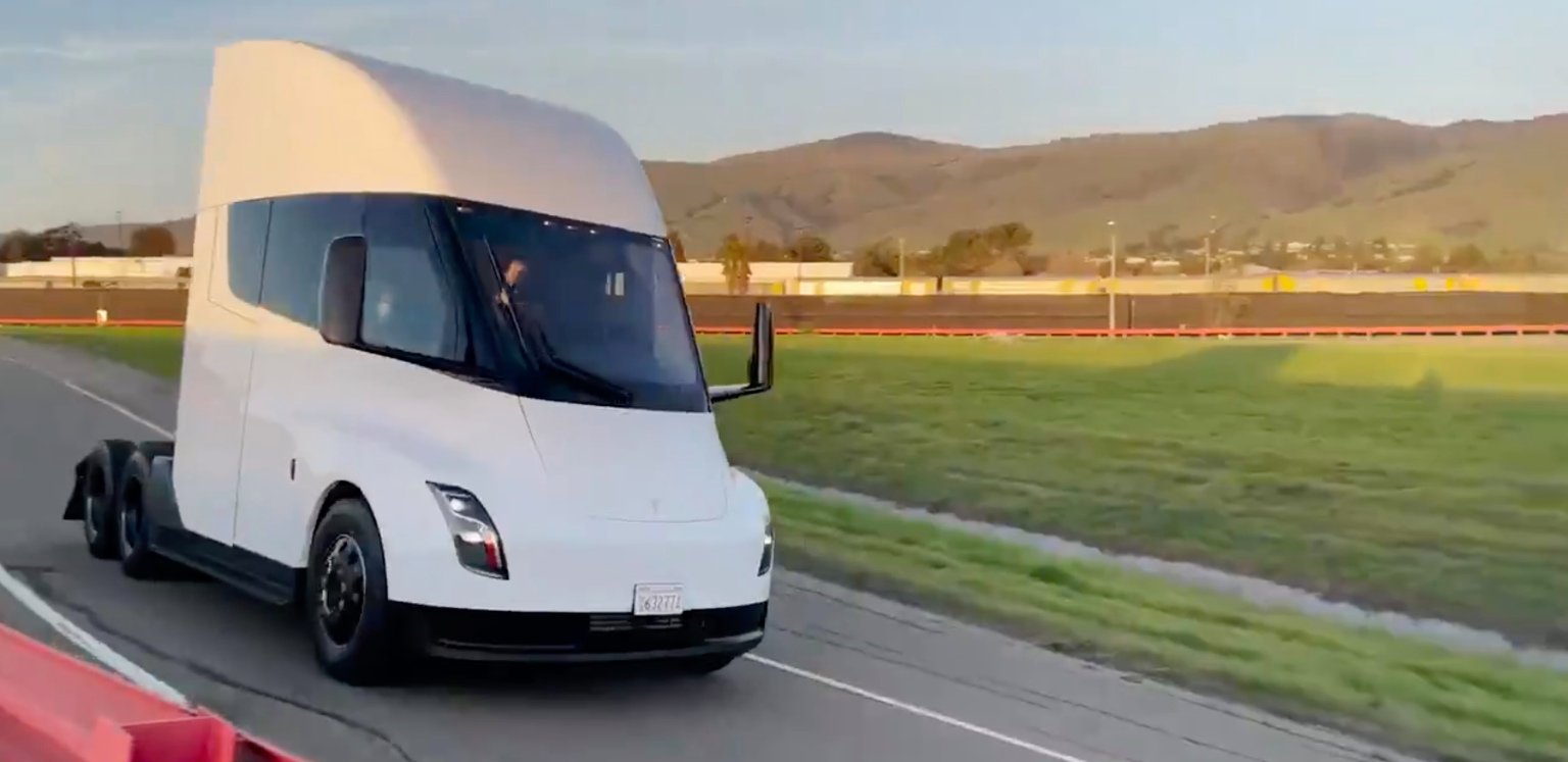 Ang mga trak sa kuryente sa Tesla Semi nga PepsiCo