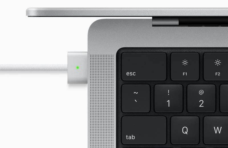 2022 MacBook Air MagSafe зареждане